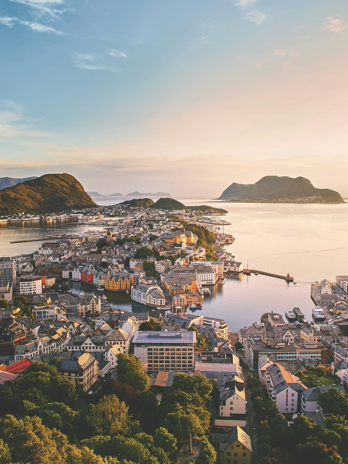 Essence of Norway — Private Package 7-day tour: Oslo, the Flåm Railway, the Nærøyfjord, and Bergen — the essential Norwegian circuit.